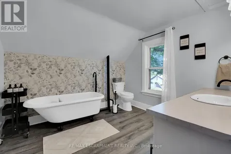 1216 Sawmill Road Hamilton ON L9G 3L1