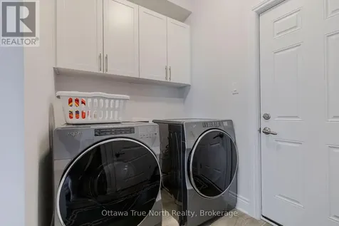 152 Finsbury Avenue Ottawa ON K2S 2P5