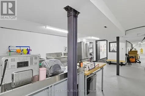 1700 St Clair Avenue West Toronto (weston-pellam Park) ON M6N 1J1