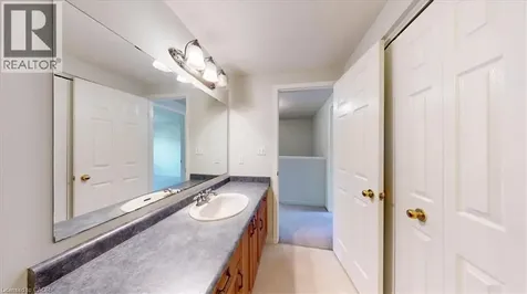 980 Creekside Drive Waterloo ON N2V 2W5