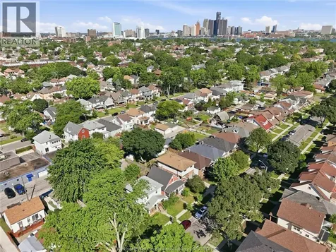 977 Gladstone Windsor ON N9A 2R5