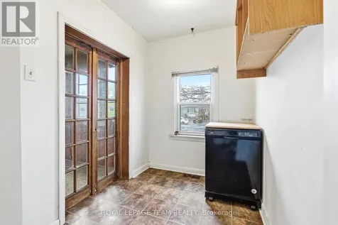 910 Pinecrest Road Ottawa ON K2B 6B3