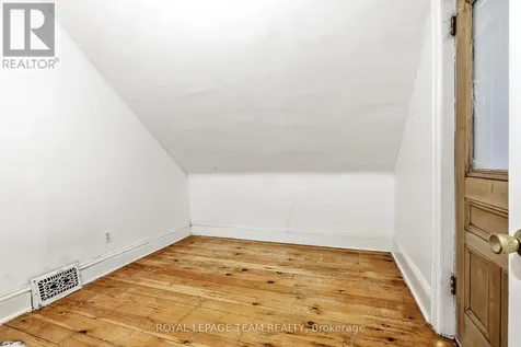 910 Pinecrest Road Ottawa ON K2B 6B3