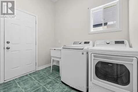 4 Tamarack Place North Ottawa ON K2J 4R3