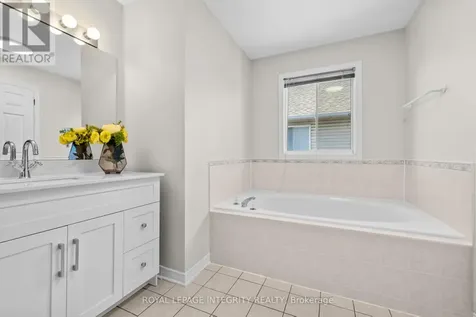 4 Tamarack Place North Ottawa ON K2J 4R3