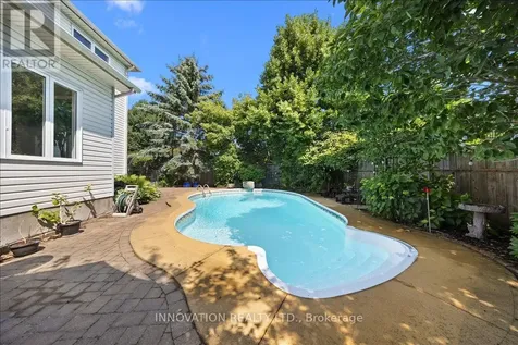 2 Gros Morne Court Ottawa ON K2M 2W7