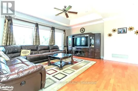 16 Wasaga Sands Drive Wasaga Beach ON L9Z 1J6