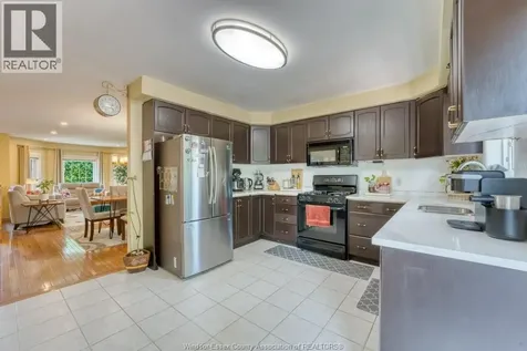 578 Lakeview Avenue Windsor ON N8P 1E2