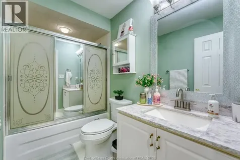 578 Lakeview Avenue Windsor ON N8P 1E2