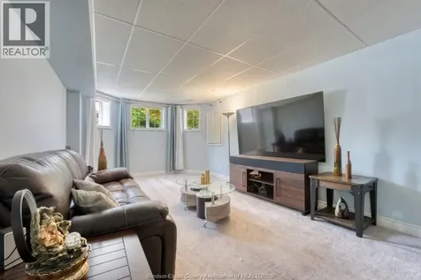 578 Lakeview Avenue Windsor ON N8P 1E2