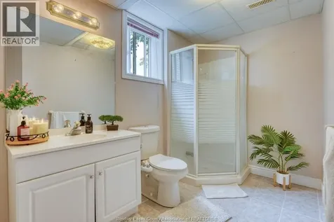 578 Lakeview Avenue Windsor ON N8P 1E2