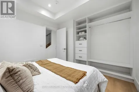 102 Boultbee Avenue Toronto (blake-jones) ON M4J 1B3