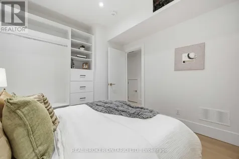 102 Boultbee Avenue Toronto (blake-jones) ON M4J 1B3