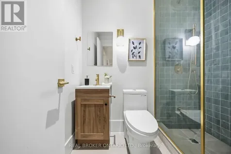 102 Boultbee Avenue Toronto (blake-jones) ON M4J 1B3