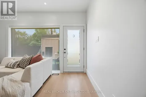 102 Boultbee Avenue Toronto (blake-jones) ON M4J 1B3