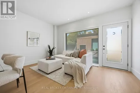 102 Boultbee Avenue Toronto (blake-jones) ON M4J 1B3