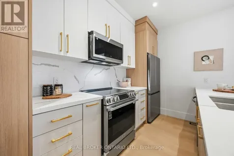 102 Boultbee Avenue Toronto (blake-jones) ON M4J 1B3