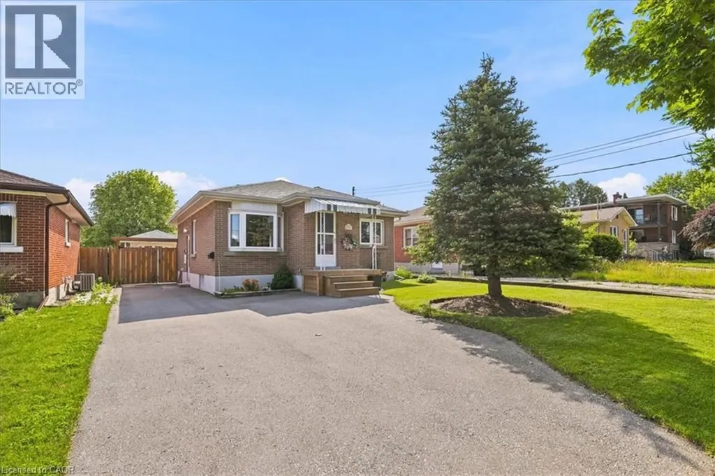 472 Highland Road East Kitchener ON N2M 3W7