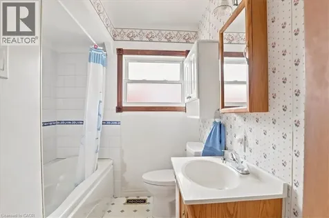 472 Highland Road East Kitchener ON N2M 3W7