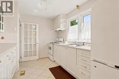 472 Highland Road East Kitchener ON N2M 3W7