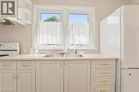 472 Highland Road East Kitchener ON N2M 3W7