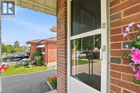 472 Highland Road East Kitchener ON N2M 3W7