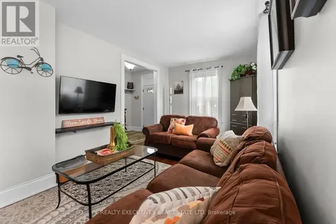 28 5th Street East Cornwall ON K6H 2L4