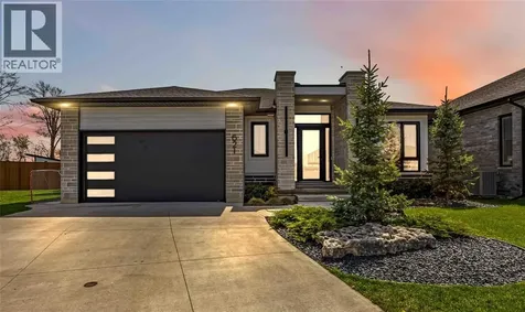 621 Mead Court Sarnia ON N7W 0B5