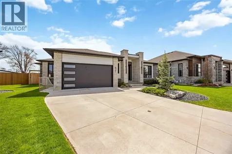 621 Mead Court Sarnia ON N7W 0B5