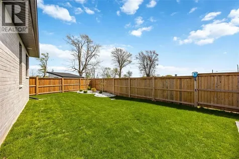 621 Mead Court Sarnia ON N7W 0B5