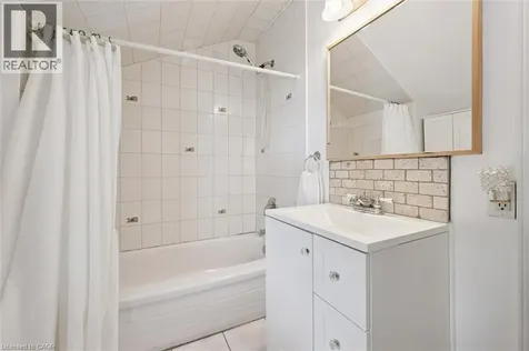 5 Victoria Avenue Cambridge ON N1S 1X2