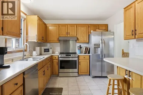 1646 Langlois Avenue Windsor ON N8X 4M5