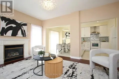 71 Mcnally Way Aurora ON L4G 7V2
