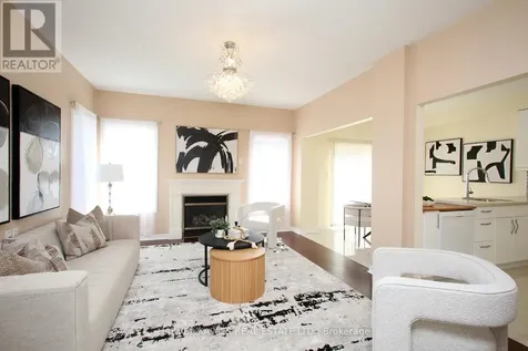 71 Mcnally Way Aurora ON L4G 7V2
