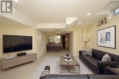 71 Mcnally Way Aurora ON L4G 7V2