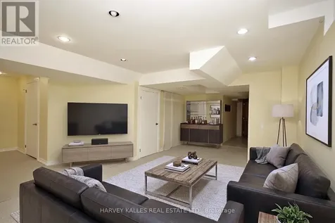 71 Mcnally Way Aurora ON L4G 7V2