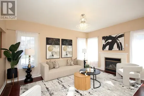 71 Mcnally Way Aurora ON L4G 7V2