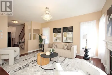71 Mcnally Way Aurora ON L4G 7V2