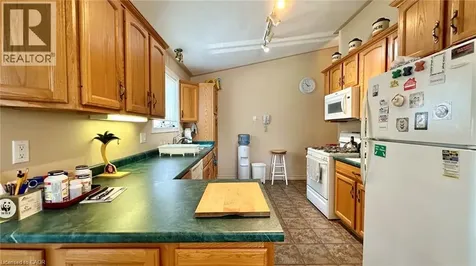 418 Lakeshore Road Selkirk ON N0A 1P0