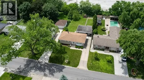 3425 Woodlawn Avenue Windsor ON N8W 2J4