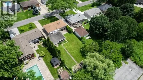 3425 Woodlawn Avenue Windsor ON N8W 2J4