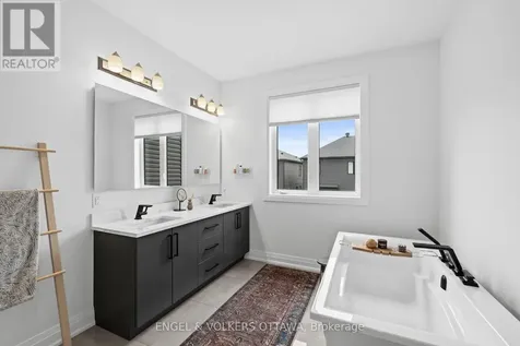 581 Bridgeport Avenue Ottawa ON K4M 0M4
