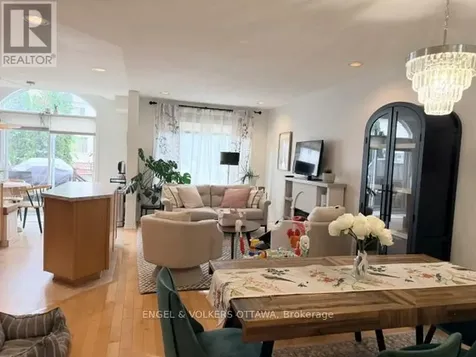 124 Landover Crescent Ottawa ON K2M 2W2