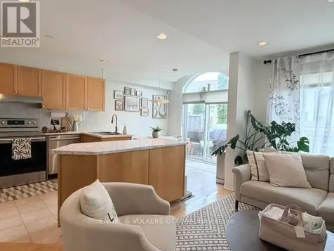 124 Landover Crescent Ottawa ON K2M 2W2