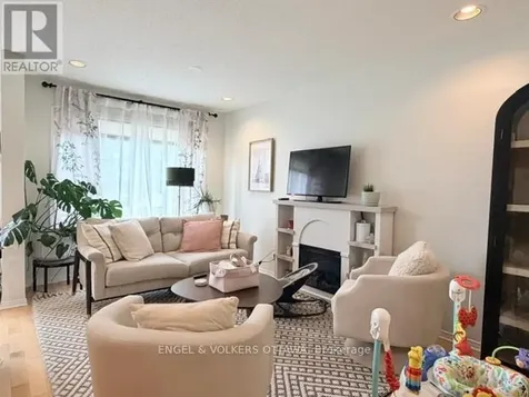 124 Landover Crescent Ottawa ON K2M 2W2