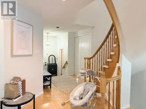 124 Landover Crescent Ottawa ON K2M 2W2