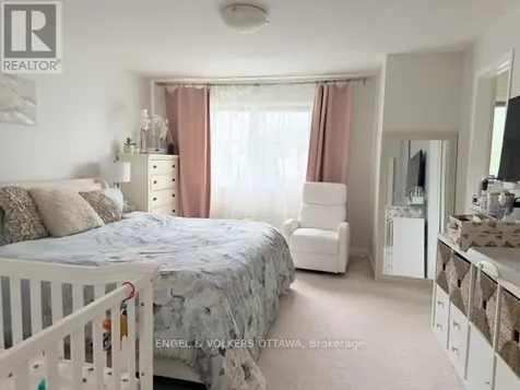 124 Landover Crescent Ottawa ON K2M 2W2