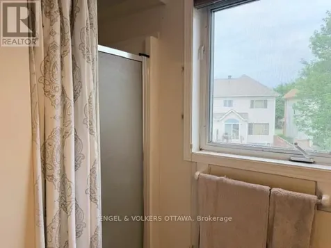 124 Landover Crescent Ottawa ON K2M 2W2