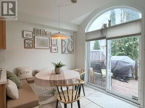 124 Landover Crescent Ottawa ON K2M 2W2