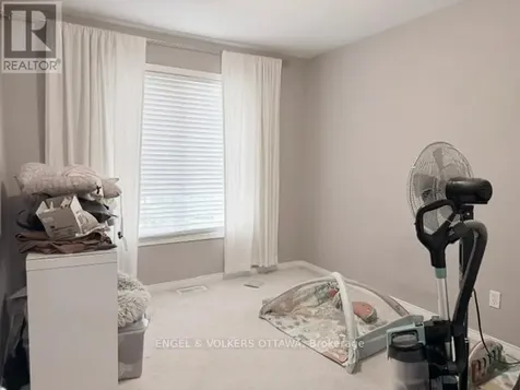 124 Landover Crescent Ottawa ON K2M 2W2